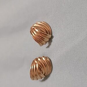Vintage 14k hollow yellow gold earrings. Approximately 1 inch by 0.5 inch.